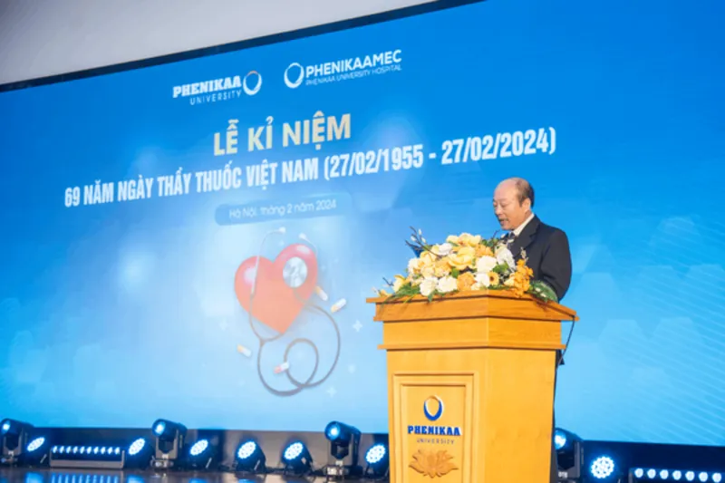 GS.TS. Cao Minh Châu – Trưởng Khoa Kĩ thuật Y học, Trường Đại học Phenikaa đọc thư của Bác Hồ gửi cán bộ ngành Y tế.