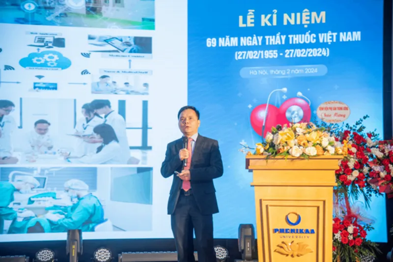 PGS.TS Nguyễn Thanh Hồi – Giám đốc Bệnh viện Đại học Phenikaa trình bày kế hoạch phát triển Hệ thống y tế PhenikaaMec.